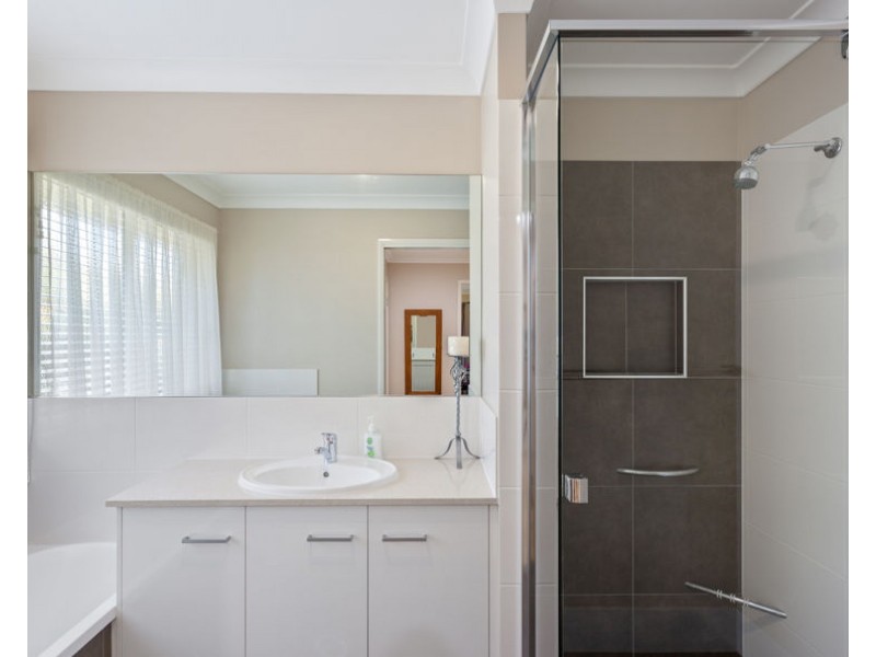 6 Samuel Avenue, Crows Nest QLD 4355
