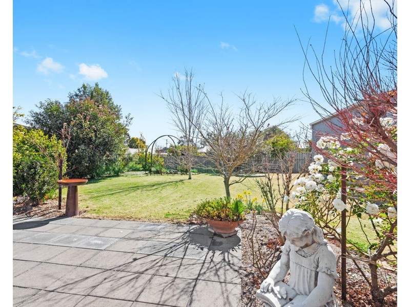 6 Samuel Avenue, Crows Nest QLD 4355