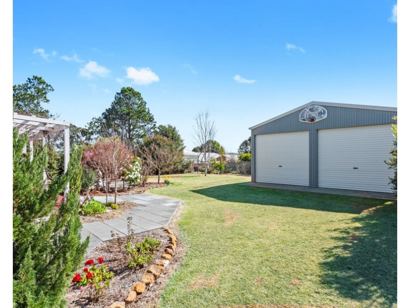 6 Samuel Avenue, Crows Nest QLD 4355