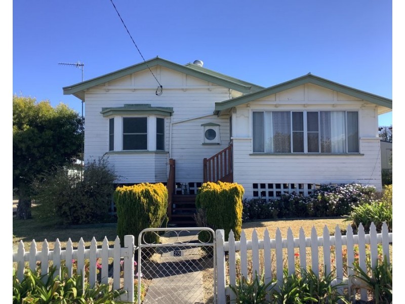 25 Grace Street, Crows Nest QLD 4355