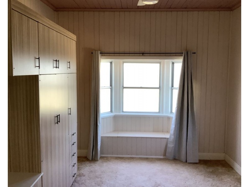 25 Grace Street, Crows Nest QLD 4355