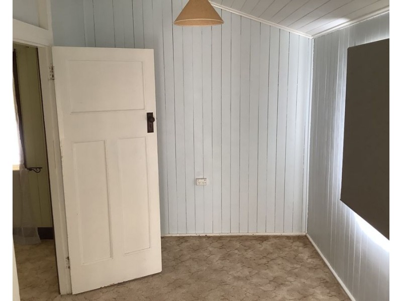 25 Grace Street, Crows Nest QLD 4355