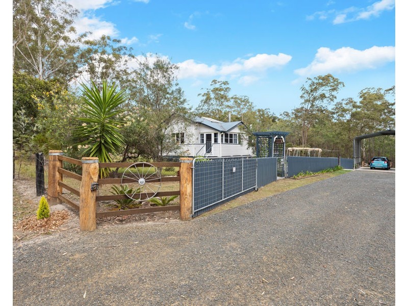 15 Pinnell Road, Crows Nest QLD 4355
