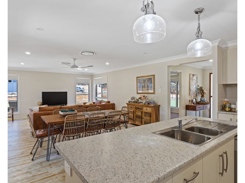 5 Canterbury Place, Hampton QLD 4352