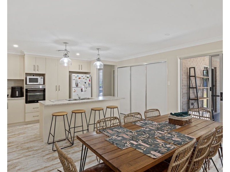 5 Canterbury Place, Hampton QLD 4352