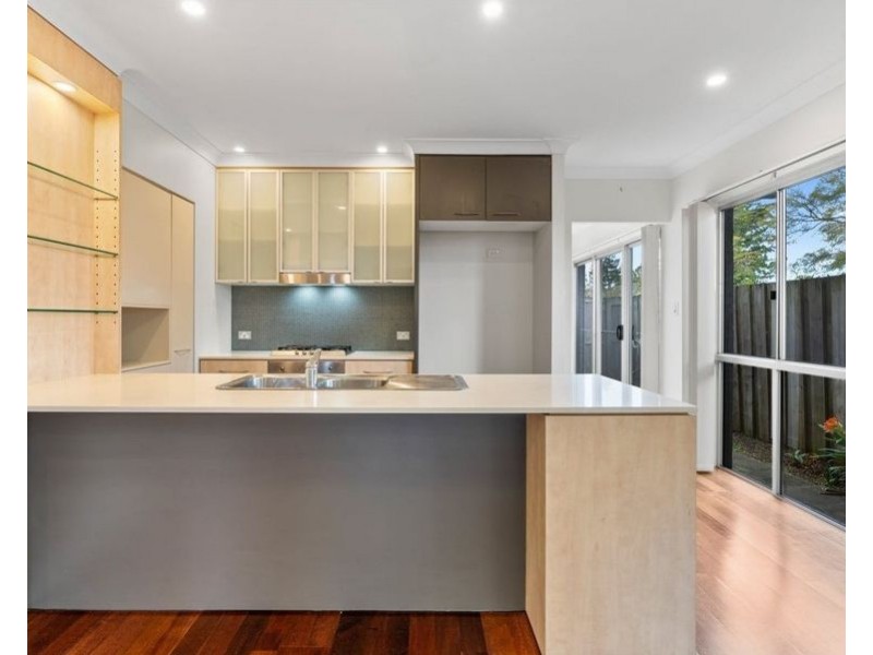 1/4B Herries Street, East Toowoomba QLD 4350