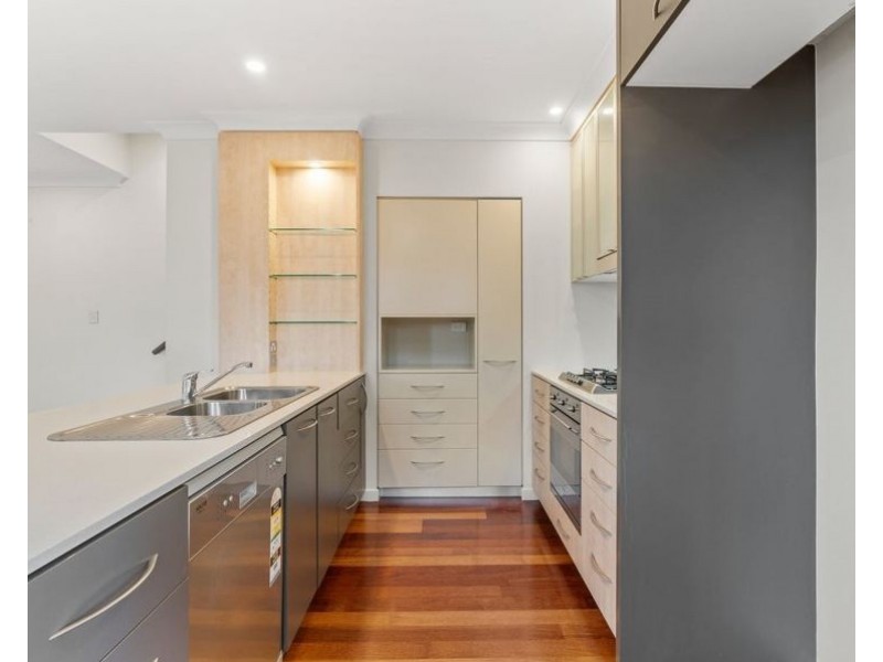 1/4B Herries Street, East Toowoomba QLD 4350