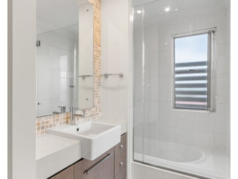 1/4B Herries Street, East Toowoomba QLD 4350