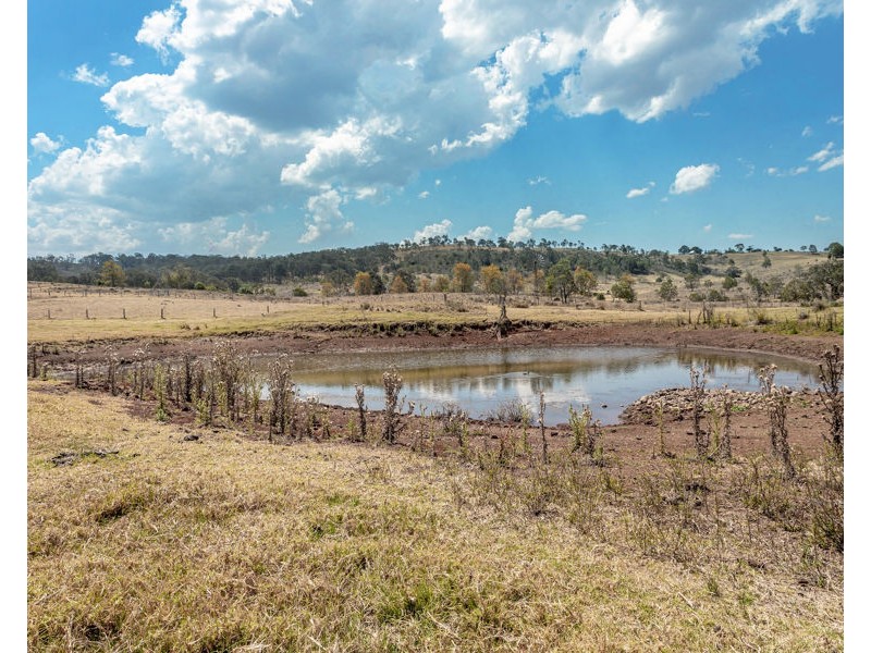 33 Izzard Road, Whichello QLD 4352