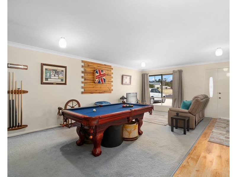 8 Naomi Drive, Crows Nest QLD 4355