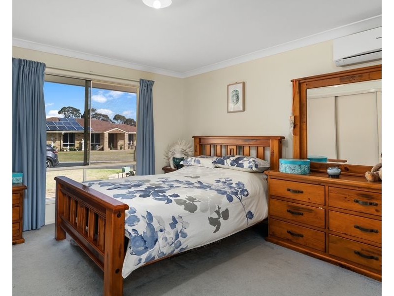 8 Naomi Drive, Crows Nest QLD 4355