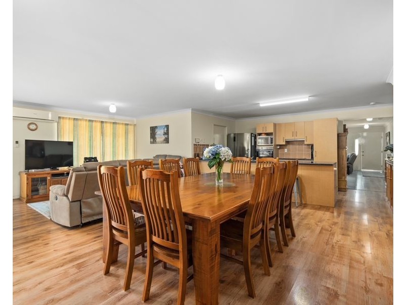 8 Naomi Drive, Crows Nest QLD 4355