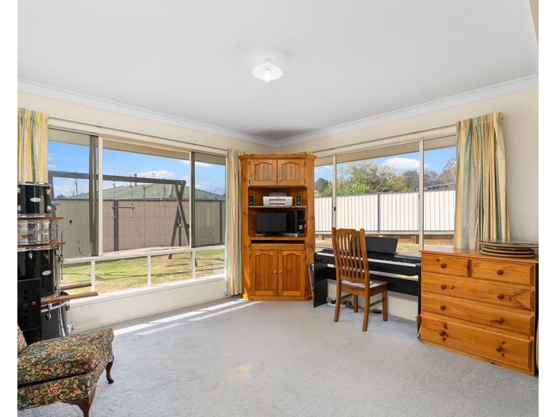 8 Naomi Drive, Crows Nest QLD 4355