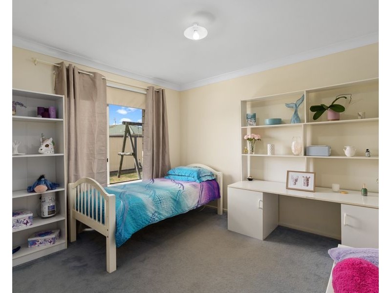 8 Naomi Drive, Crows Nest QLD 4355