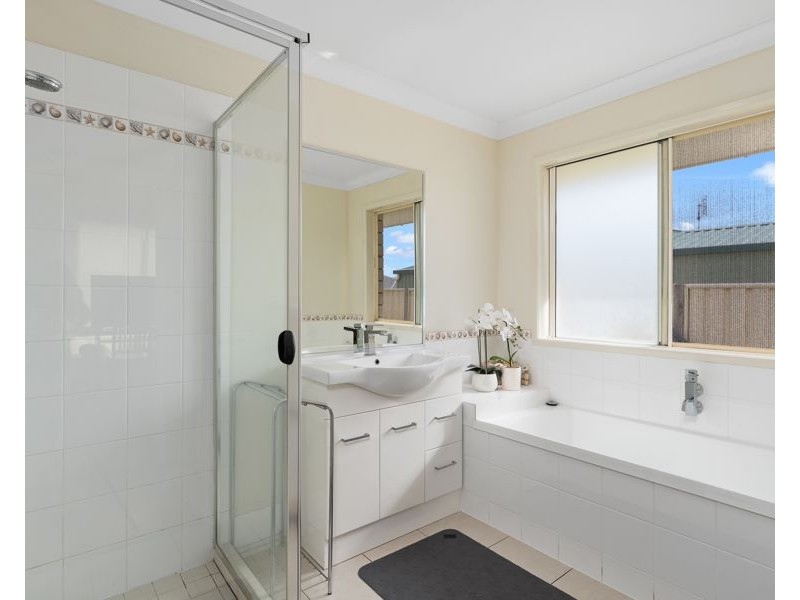 8 Naomi Drive, Crows Nest QLD 4355