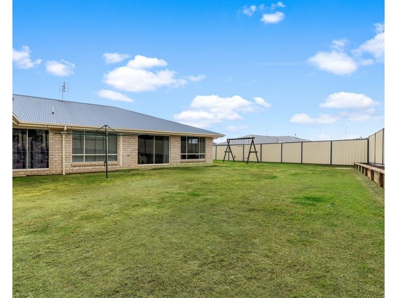 8 Naomi Drive, Crows Nest QLD 4355