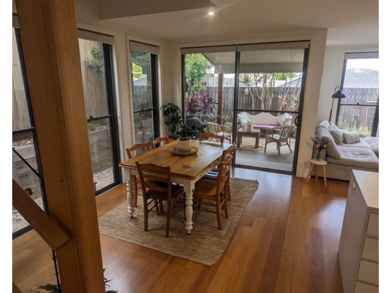 Unit 8 223A Mackenzie Street, Centenary Heights QLD 4350