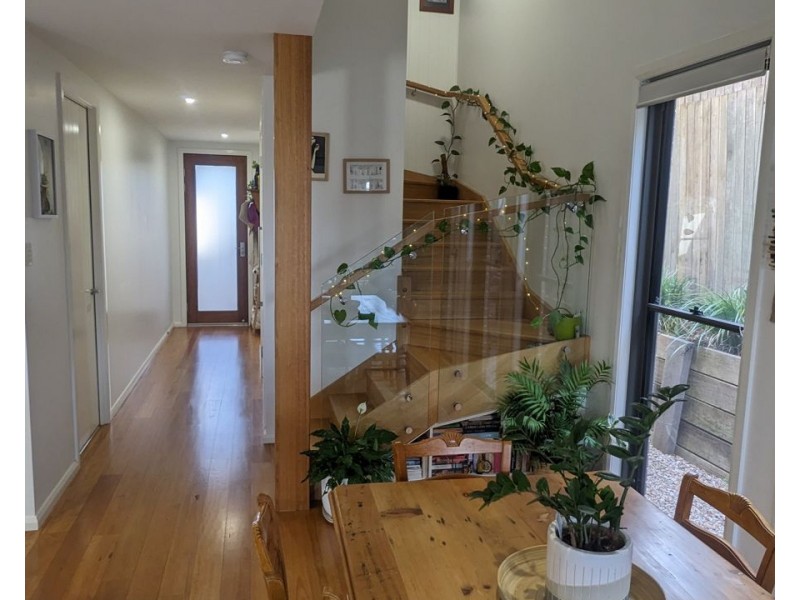 Unit 8 223A Mackenzie Street, Centenary Heights QLD 4350