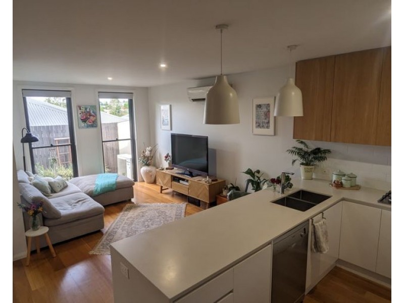 Unit 8 223A Mackenzie Street, Centenary Heights QLD 4350