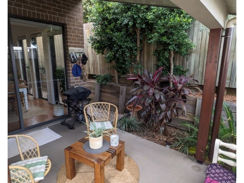 Unit 8 223A Mackenzie Street, Centenary Heights QLD 4350