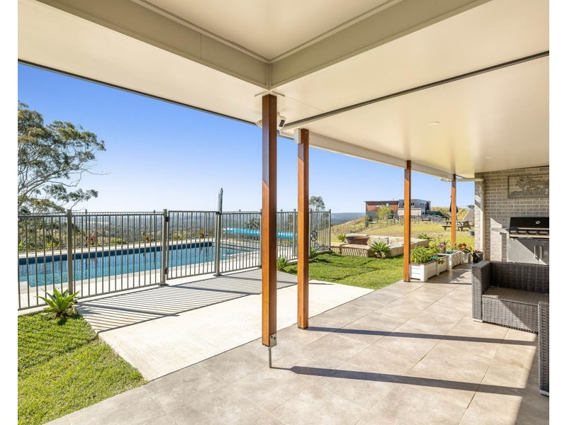 1 Hampton View Court, Hampton QLD 4352