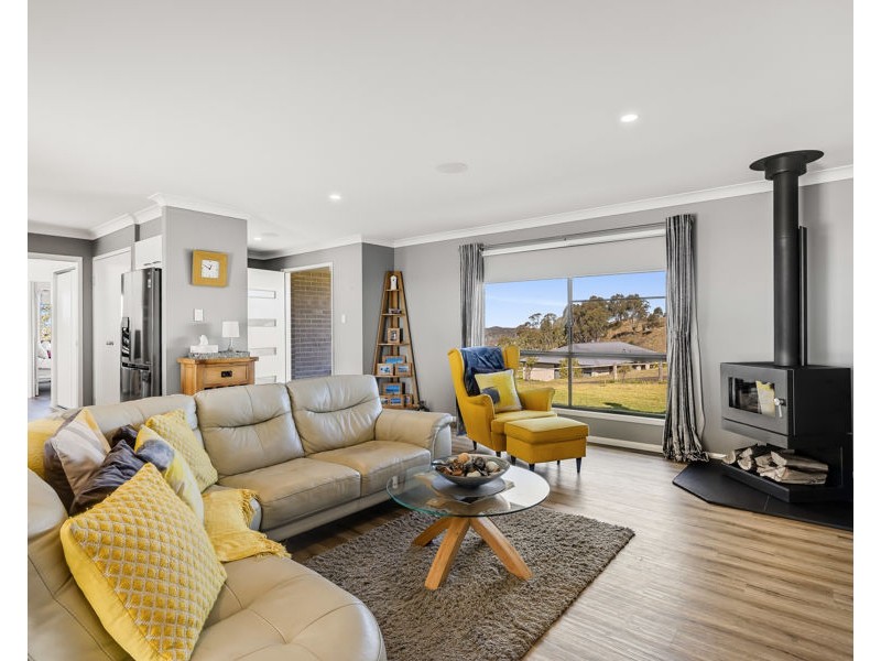 1 Hampton View Court, Hampton QLD 4352