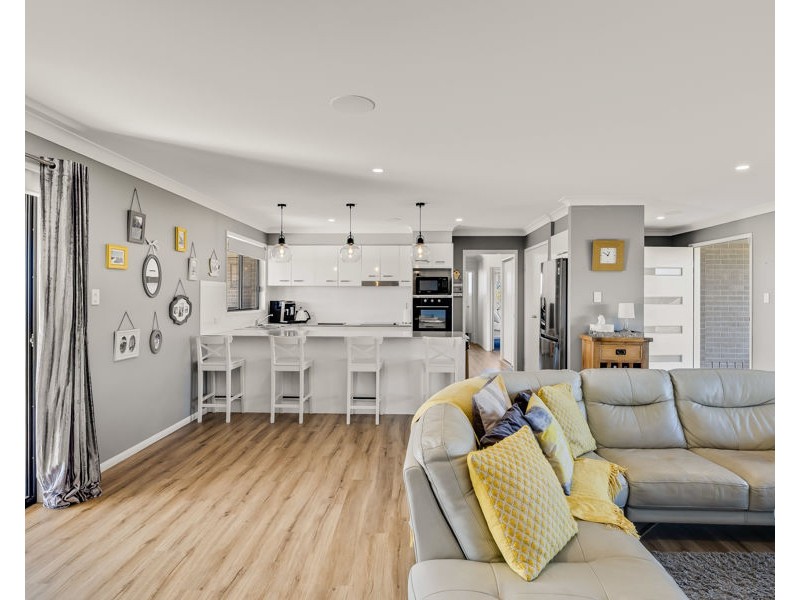 1 Hampton View Court, Hampton QLD 4352