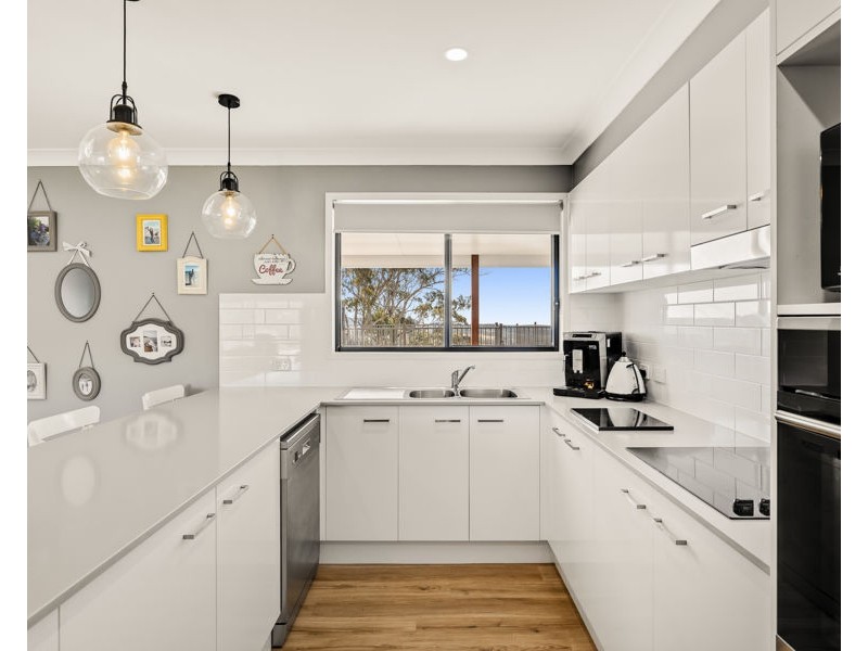 1 Hampton View Court, Hampton QLD 4352