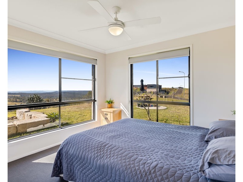 1 Hampton View Court, Hampton QLD 4352