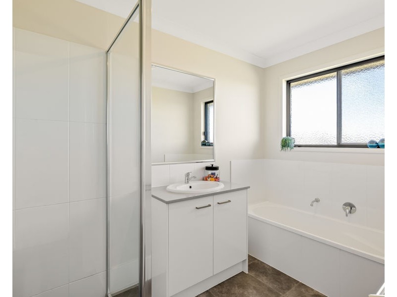 1 Hampton View Court, Hampton QLD 4352