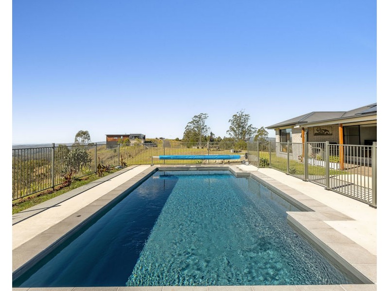 1 Hampton View Court, Hampton QLD 4352