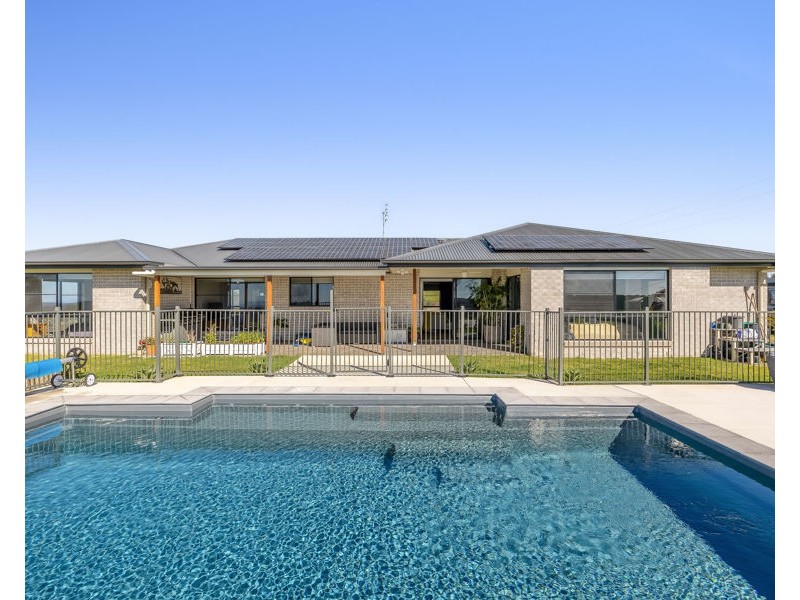 1 Hampton View Court, Hampton QLD 4352