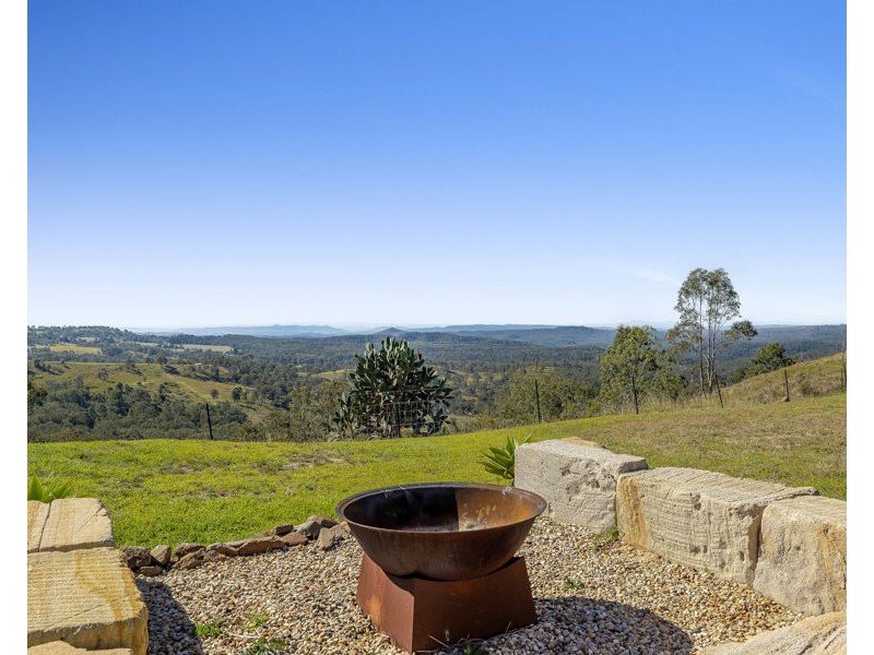 1 Hampton View Court, Hampton QLD 4352