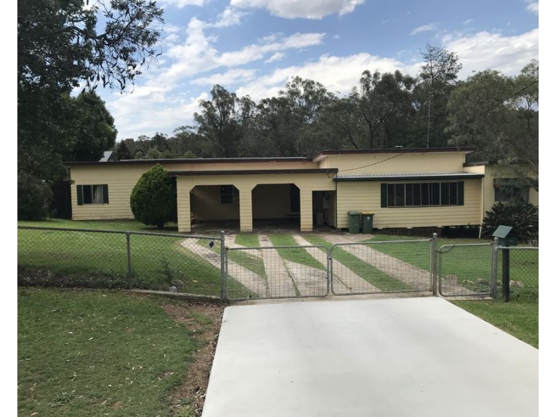 4 William Street, Crows Nest QLD 4355