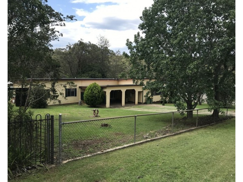 4 William Street, Crows Nest QLD 4355