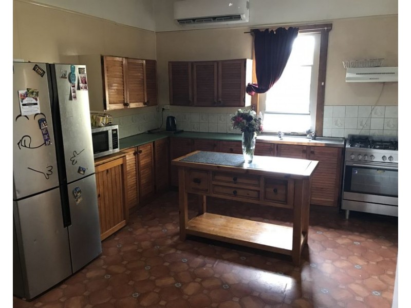 4 William Street, Crows Nest QLD 4355