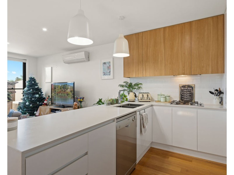 Unit 8 223A Mackenzie Street, Centenary Heights QLD 4350