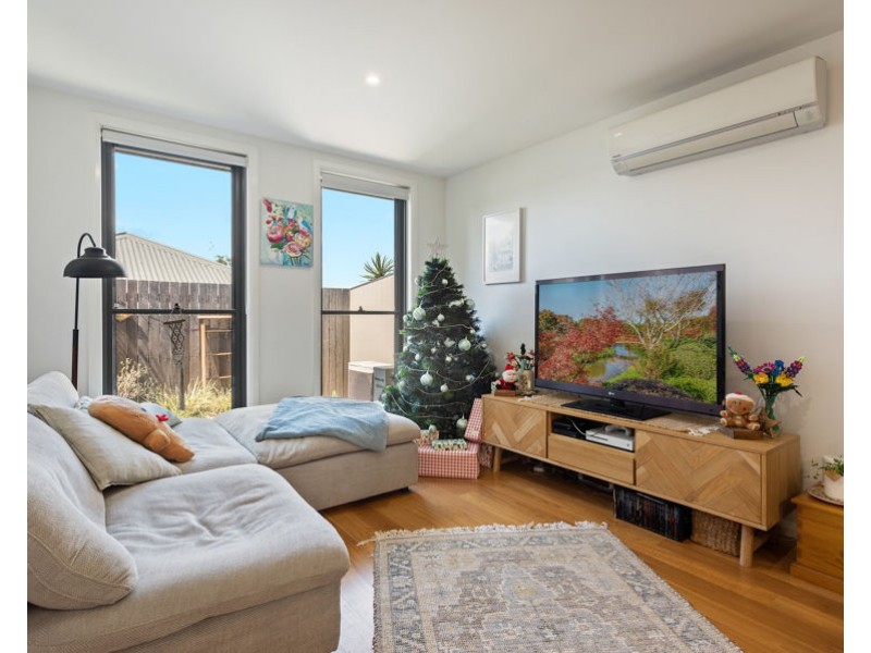 Unit 8 223A Mackenzie Street, Centenary Heights QLD 4350