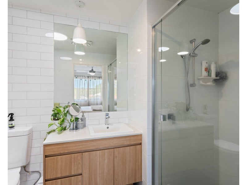 Unit 8 223A Mackenzie Street, Centenary Heights QLD 4350