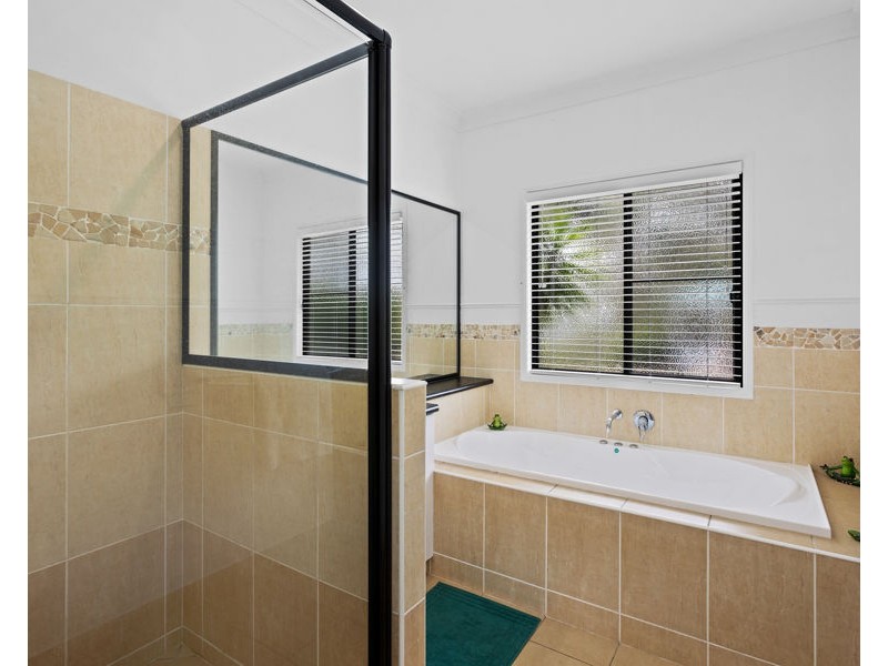 80 Forest Drive, Hampton QLD 4352