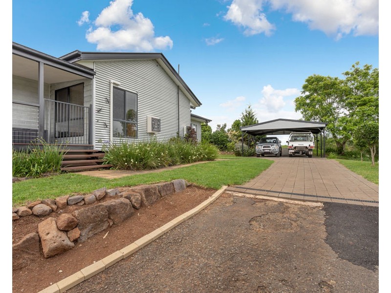 80 Forest Drive, Hampton QLD 4352