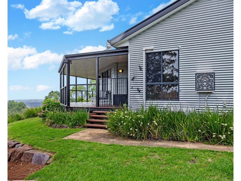 80 Forest Drive, Hampton QLD 4352