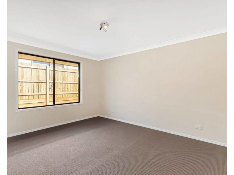 300 Ramsay Street, Middle Ridge QLD 4350