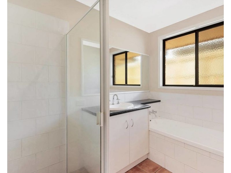 300 Ramsay Street, Middle Ridge QLD 4350