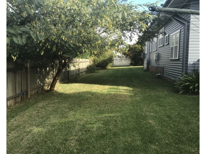 17 Tighe Street, Newtown QLD 4350