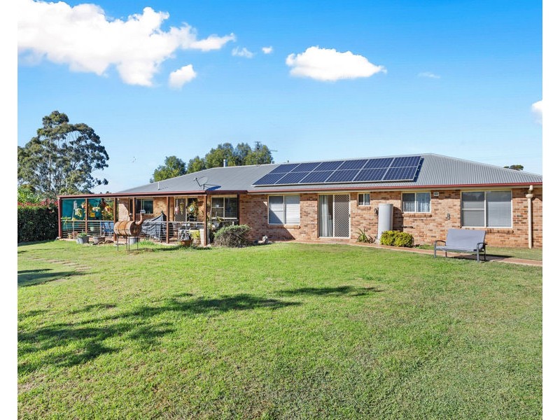 17 William Street, Meringandan West QLD 4352