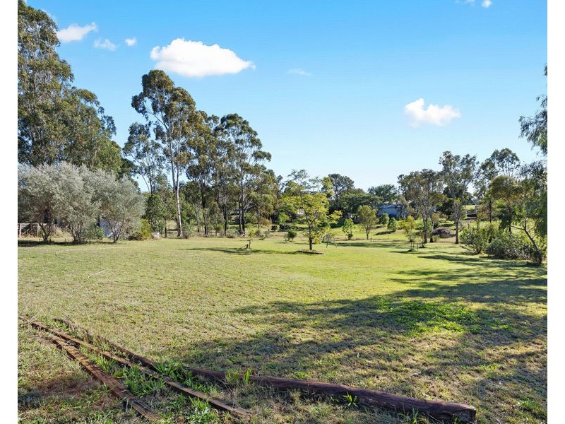 17 William Street, Meringandan West QLD 4352