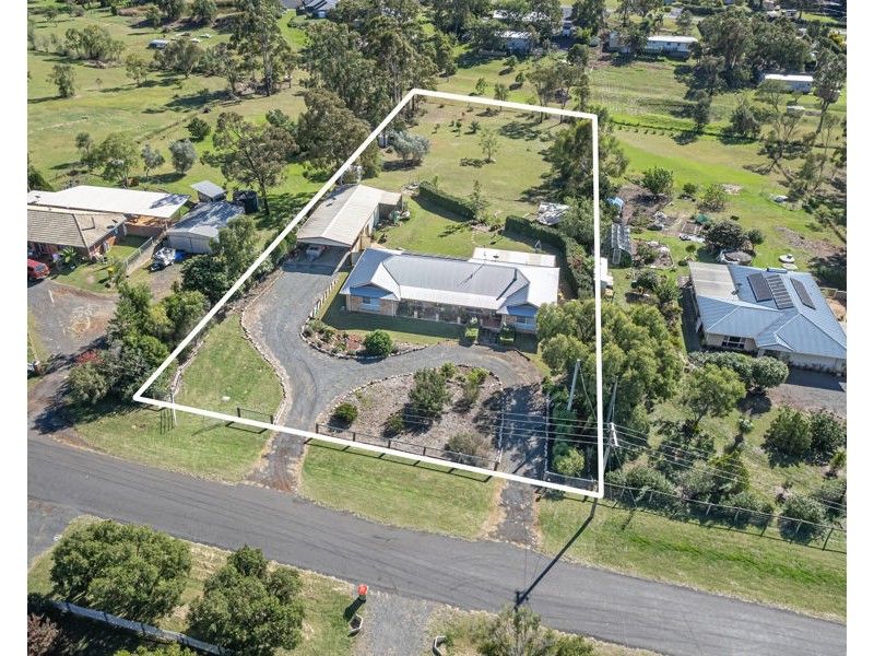 17 William Street, Meringandan West QLD 4352