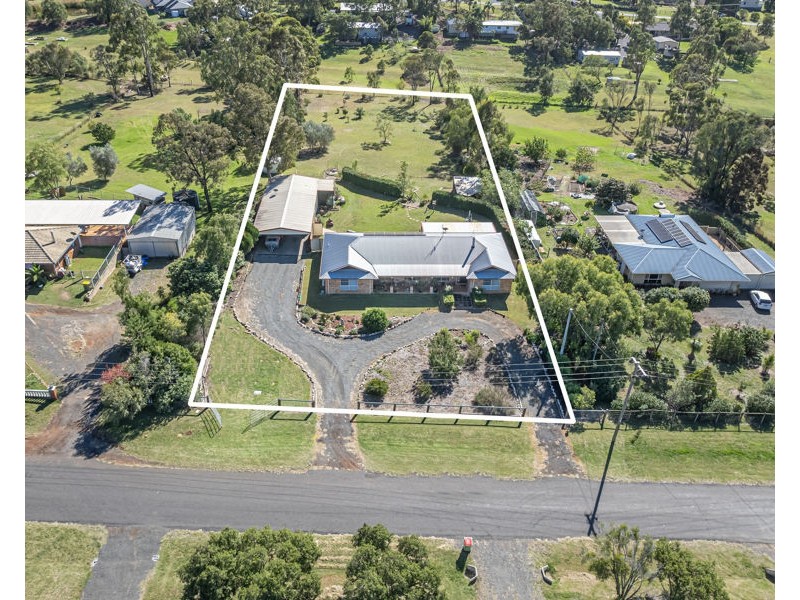 17 William Street, Meringandan West QLD 4352
