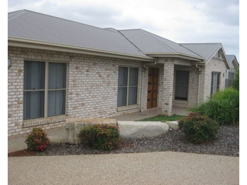 1/11 Highgrove Drive, Highfields QLD 4352